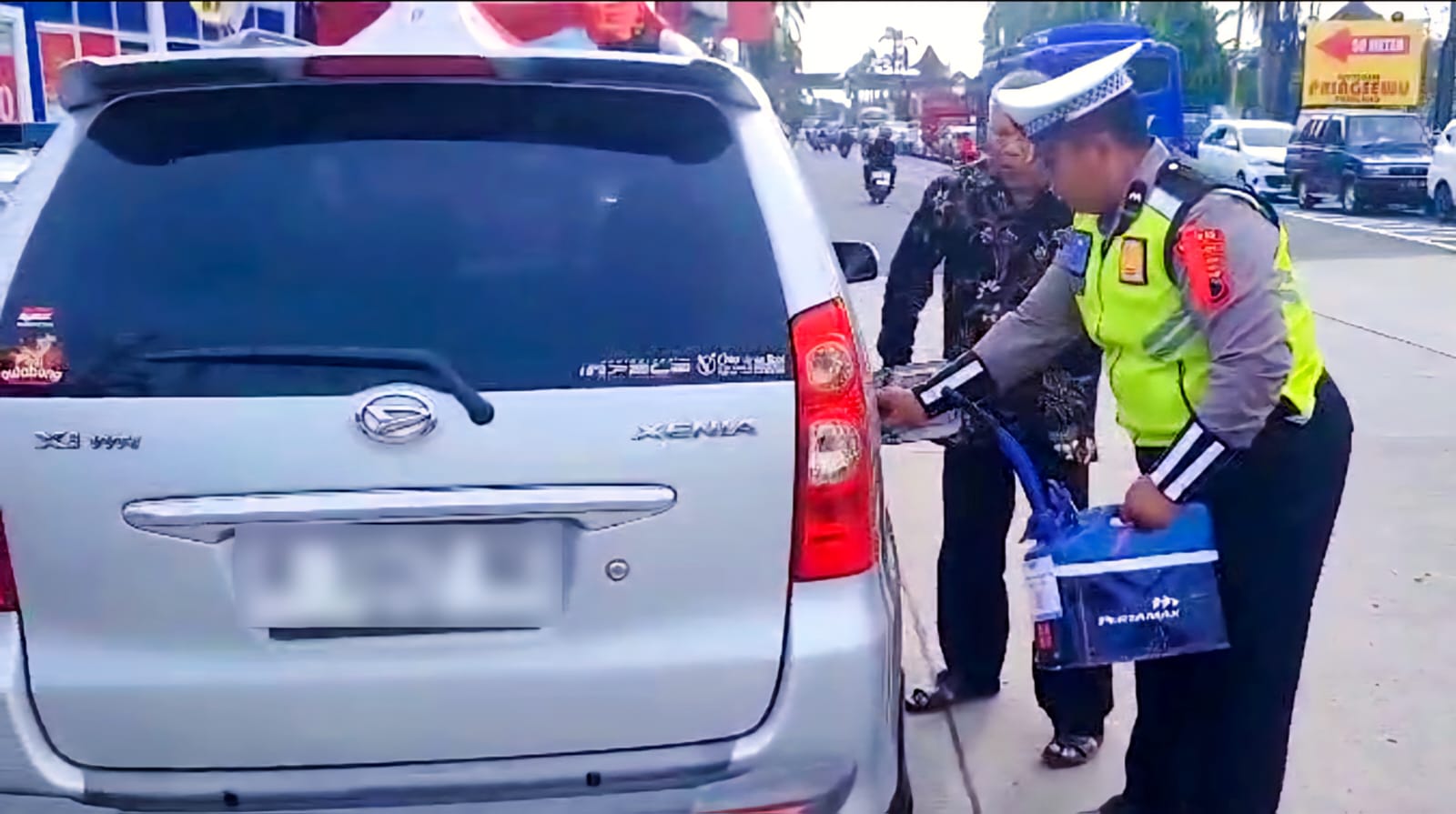 Di Simpang Gandulan Pemalang, Ketika Perjalanan Hampir Berhenti, Ada Tangan Aipda Dwiyanto yang Siap Menolong